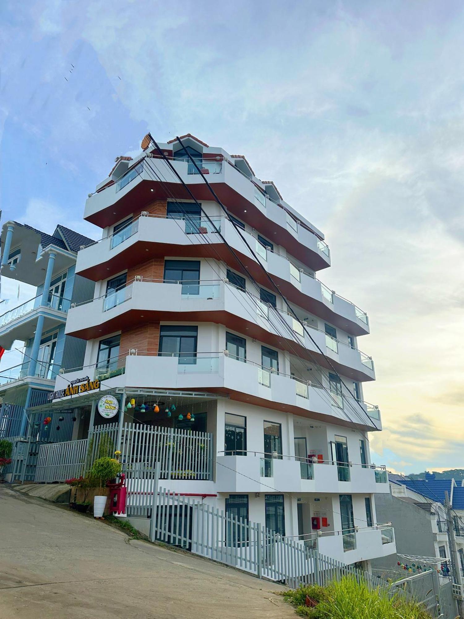 Khach San Anh Sang - Light House Hotel Dalat Bagian luar foto